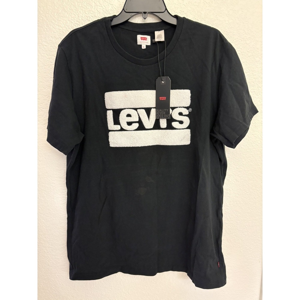 Levi's Men's Black and White Sherpa Logo Tee. Size XL